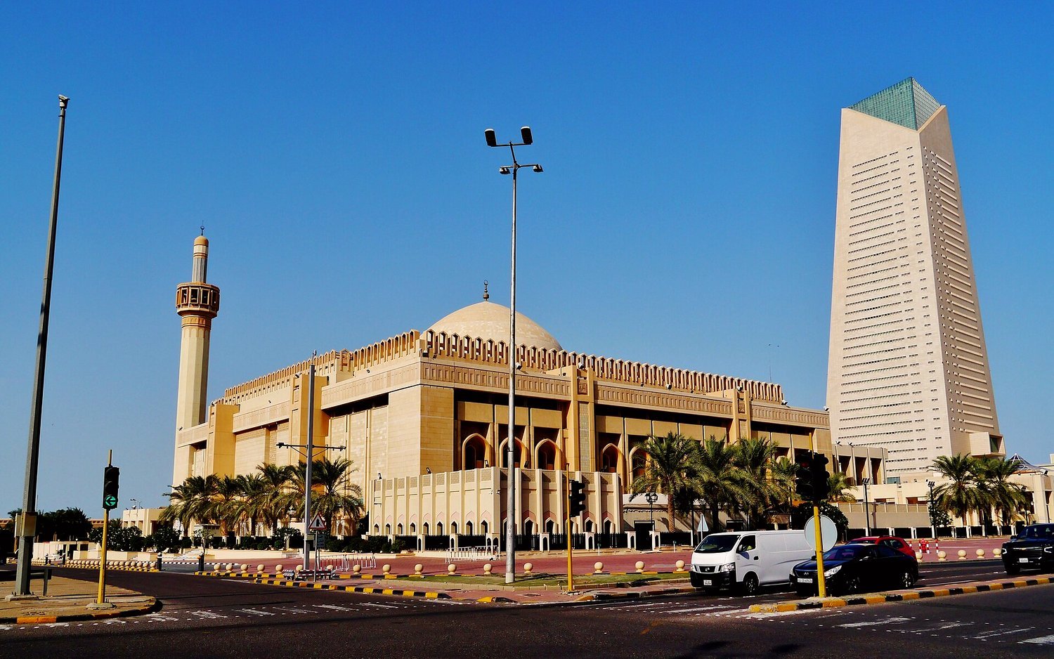 العفش الزايد وقت السفر: متى تحتاج فان بدل سيارة